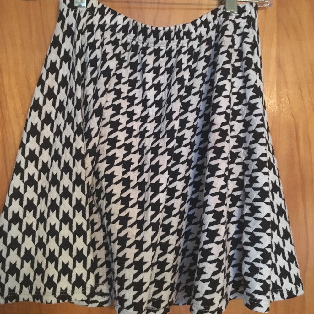 Classic Houndstooth Skirt